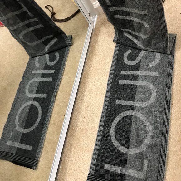 💯 Authentic Louis Vuitton scarf - Picture 1 of 7